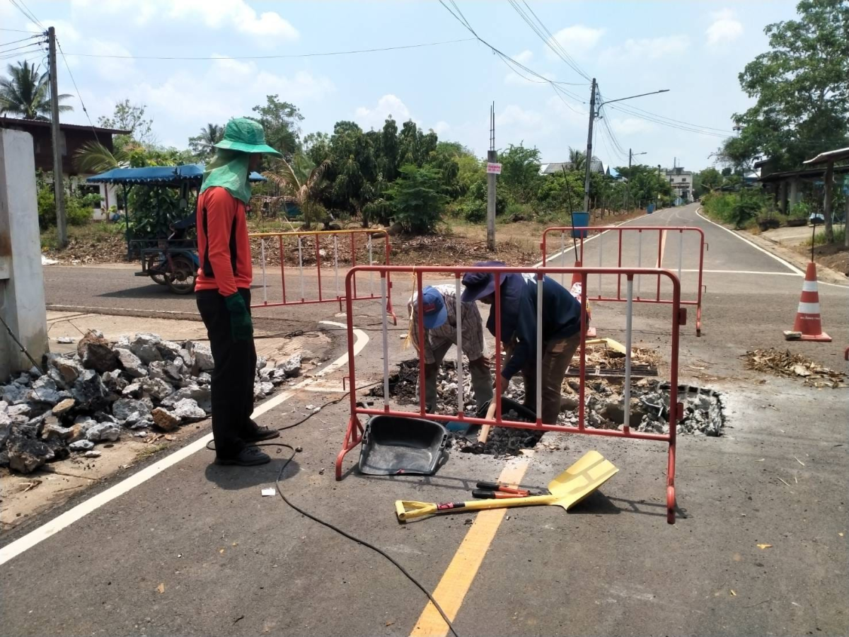 ซ่อมถนนที่ถนนสุขาภิบาล 3