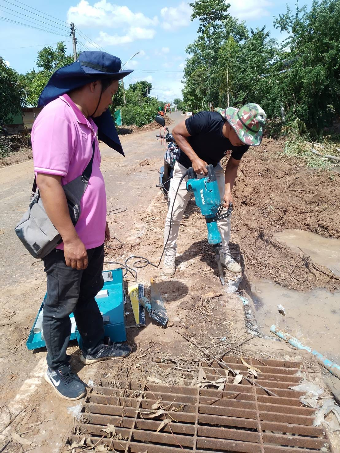 ซ่อมท่อประปาแตกที่ถนนโนนสุวรรณ-ทุ่งจังหัน